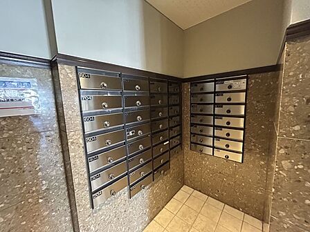 マンション内に郵便受けがあるので、天候に左右されず郵便物を受け取れます◎