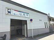 山崎駅まで　927m　徒歩約12分●名鉄尾西線の無人駅。町内には1万本以上のイチョウがあり、黄金に染まる景色を楽しめます。11月に「そぶえイチョウ黄葉まつり」が開催される。