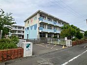 焼津市立港小学校（811m）