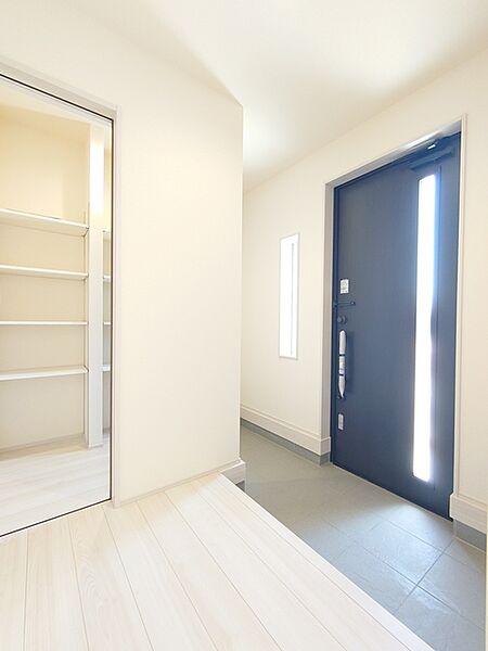 玄関を拡大表示