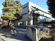 図書館「長野市立長野図書館まで506m」