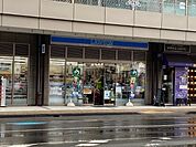 コンビニ「ローソン長野駅前店まで282m」