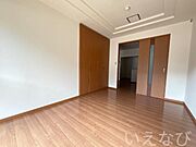 東側洋室
