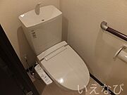 ウォシュレット付きのトイレ