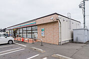 セブンイレブン伊勢崎境女塚店 732m