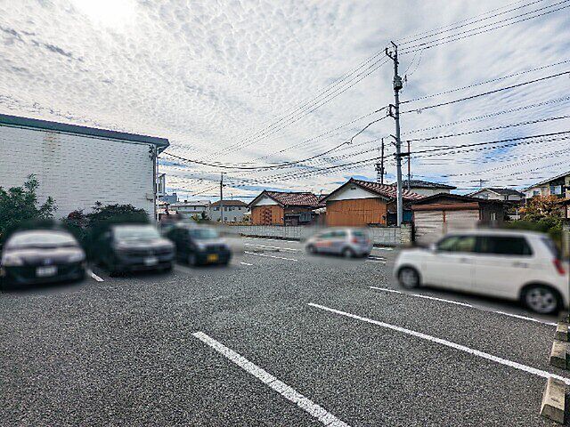 12 / 23