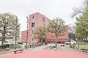 伊勢崎市図書館 483m