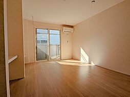 ミラマール B 1階ワンルームのリビング/ダイニング