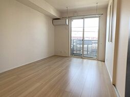 マリオーネ f 1階1LDKのリビング/ダイニング