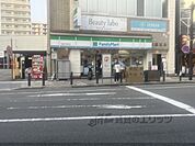 ファミリーマート　阪急伊丹駅前店まで300メートル