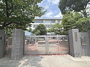 伊丹市立北中学校まで2500メートル