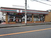 セブンイレブン 高槻大蔵司2丁目店 徒歩9分。 710m