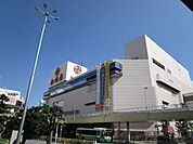 高槻駅(JR 東海道本線) 徒歩12分。 950m