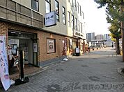 やよい軒茨木店 徒歩3分。 220m