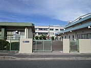 高槻市立第三中学校 徒歩14分。 1070m
