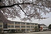 戸祭小学校 630m