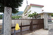 小学校「広島市立八木小学校まで2537ｍ」