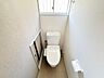 トイレ：■1階トイレ■収納付きのトイレなので、トイレットペーパーなどをしまって置けて便利です♪(2026年7月撮影)※リフォーム後写真