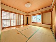 ■1階洋室■2か所の収納が嬉しい6帖の和室です！玄関入ってすぐの和室なので客間としてもおすすめです！(2026年5月撮影)