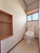 【トイレ】ウォシュレット機能付きの洋式トイレです。（2026年2月撮影）※リフォーム前写真