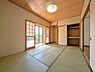 室内：【1階和室】玄関横にある和室なので客間にも便利です（2026年6月撮影）