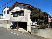 【外観 】お庭ではガーデニングも楽しめます。一部の樹木を伐採・伐根します。　※リフォーム前写真
