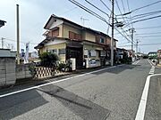 【接道】幅員が5.8ｍあり、車通りが少ないため、駐車楽々です♪