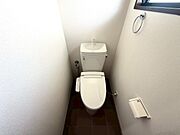 【トイレ】窓がついているので換気も楽々♪
