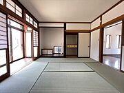 【和室】リビング横の和室は、ゆったりとくつろげる空間です！