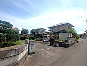 【外観】※リフォーム前の写真です。（2025.9月撮影）お車4台駐車可能♪敷地内が広いので駐車もラクラク！！