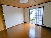 【1階洋室】※リフォーム後の写真です。1階のお部屋は家事スペースにもぴったり（＾＾）/（2026.5月撮影）