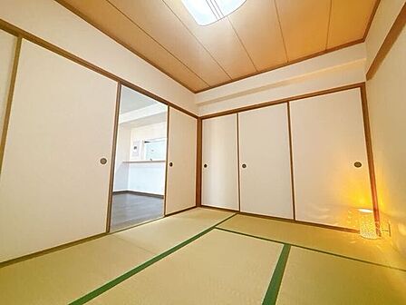 和室にも収納スペースがあり、お部屋がすっきり片付きます。