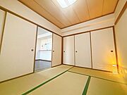 和室にも収納スペースがあり、お部屋がすっきり片付きます。