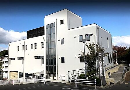 奈良県立西部図書館 260m