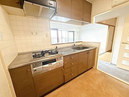 大きなシンクと調理台で、キッチンでの作業がはかどります♪