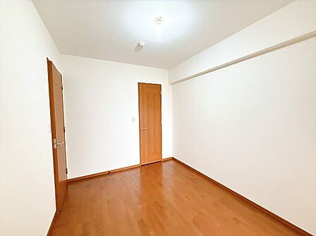色合いに統一感のある、落ち着いた雰囲気のお部屋です。