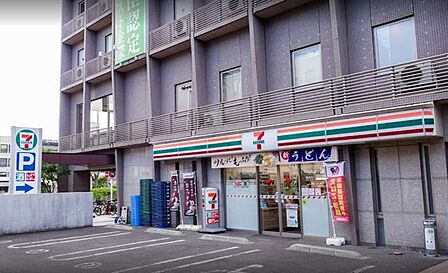 セブンイレブン奈良芝辻町店 90m