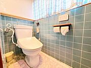 トイレにも窓があり、明るく通風良好です◎