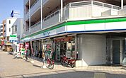 ファミリーマート 堀田駅前店（392m）