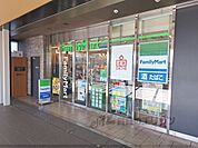 ファミリーマート　近鉄西大寺駅改札外橋上まで450メートル