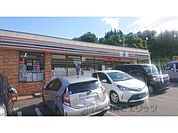セブンイレブン　生駒元町1丁目店まで750メートル