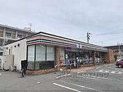 セブン-イレブン　奈良法蓮町店まで300メートル