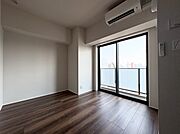 清かで艶やかな時間をもたらしてくれる室内です。