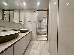 十分な広さの脱衣所。