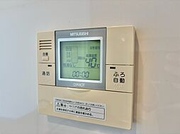 見やすい画面で操作しやすい給湯パネル。