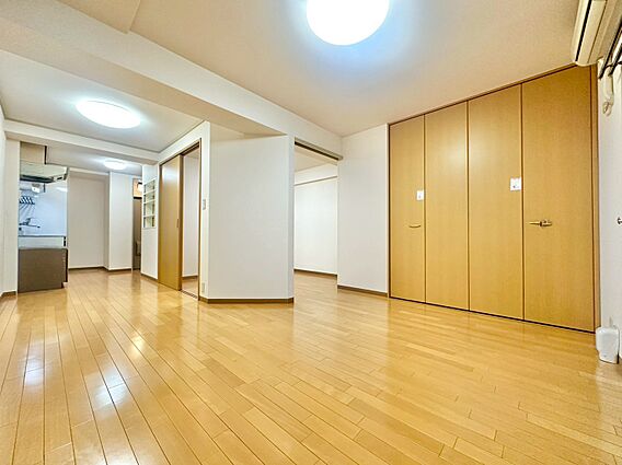 シンプルな内装...