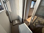 朝の澄んだ空気や、夕方に吹く清々しい風を感じられるバルコニー。