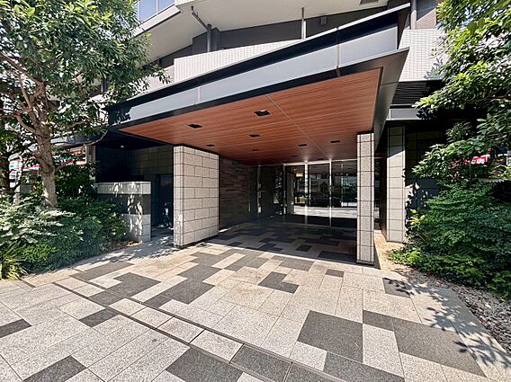 上質感漂う玄関...