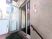 上質感漂う玄関アプローチです。