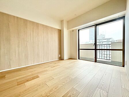 清かで艶やかな時間をもたらしてくれる室内です。